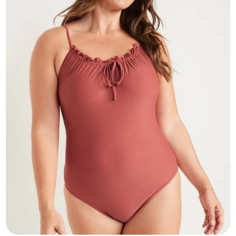 NWT OLD NAVY Gathered Keyhole One-Piece Swimsuit in Pink XXL